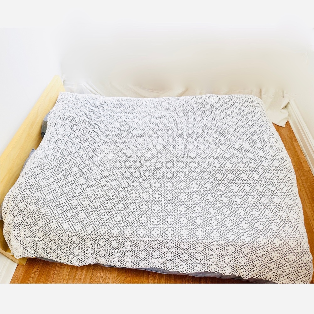 VTG HAND CROCHETED Cream White Granny Cottage Sofa/Bed Throw 93"x 76" Full/Queen